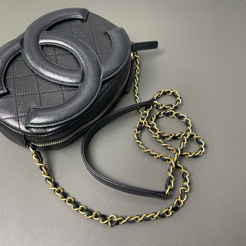 Chanel 黑金牛皮 限量秀款 雙C大logo 29開 尺寸約20x13-8