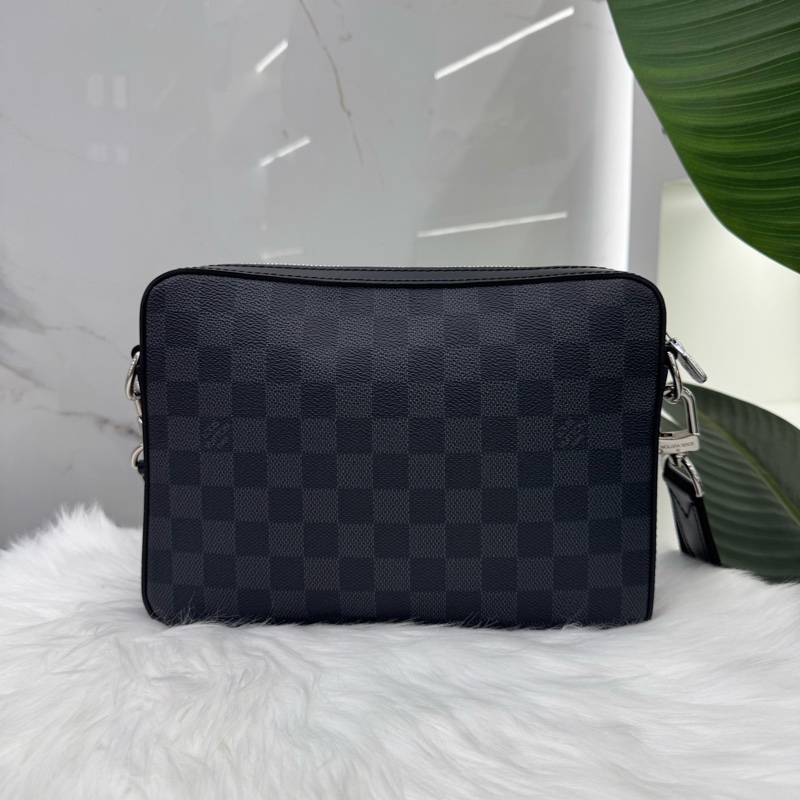 Louis Vuitton 限定三合一芯片款郵差斜挎包 黑色棋盤格配動物印花 尺寸約25X4.5x18cm-1