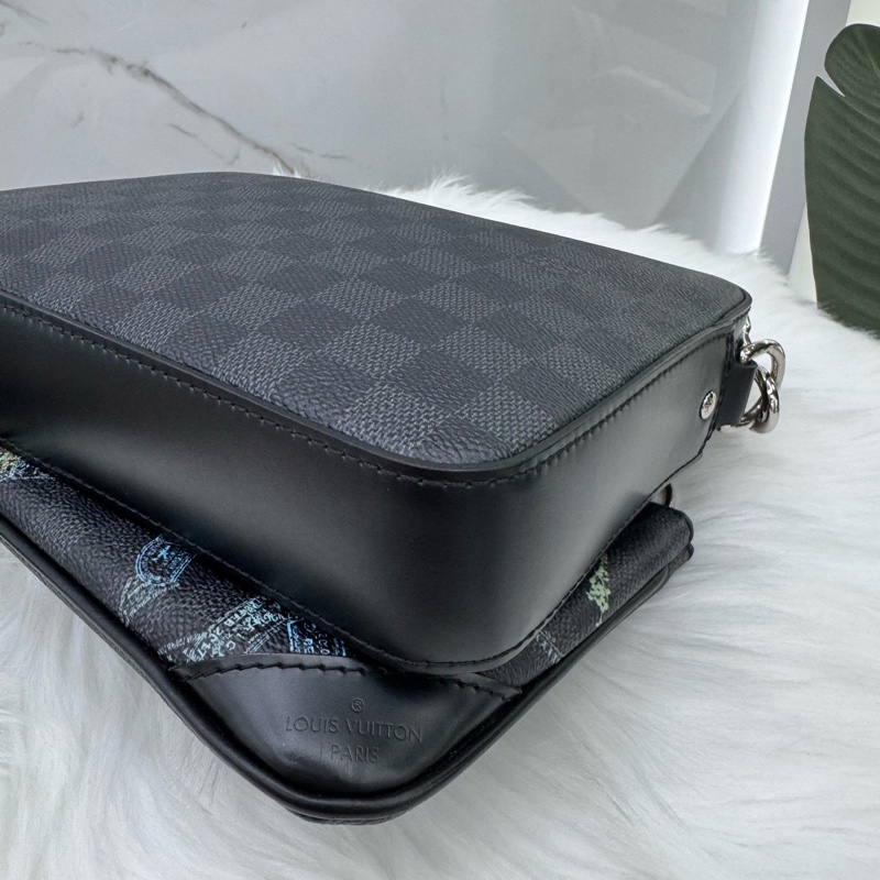 Louis Vuitton 限定三合一芯片款郵差斜挎包 黑色棋盤格配動物印花 尺寸約25X4.5x18cm-12