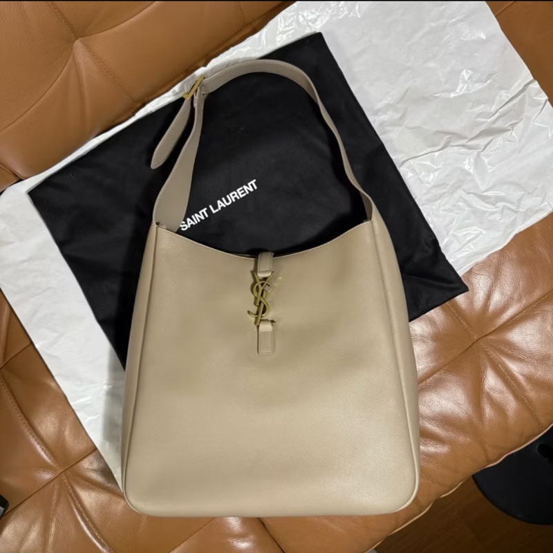YSL LE 5 À 7粒面皮革柔軟大型手袋 大象灰  HOBO-1