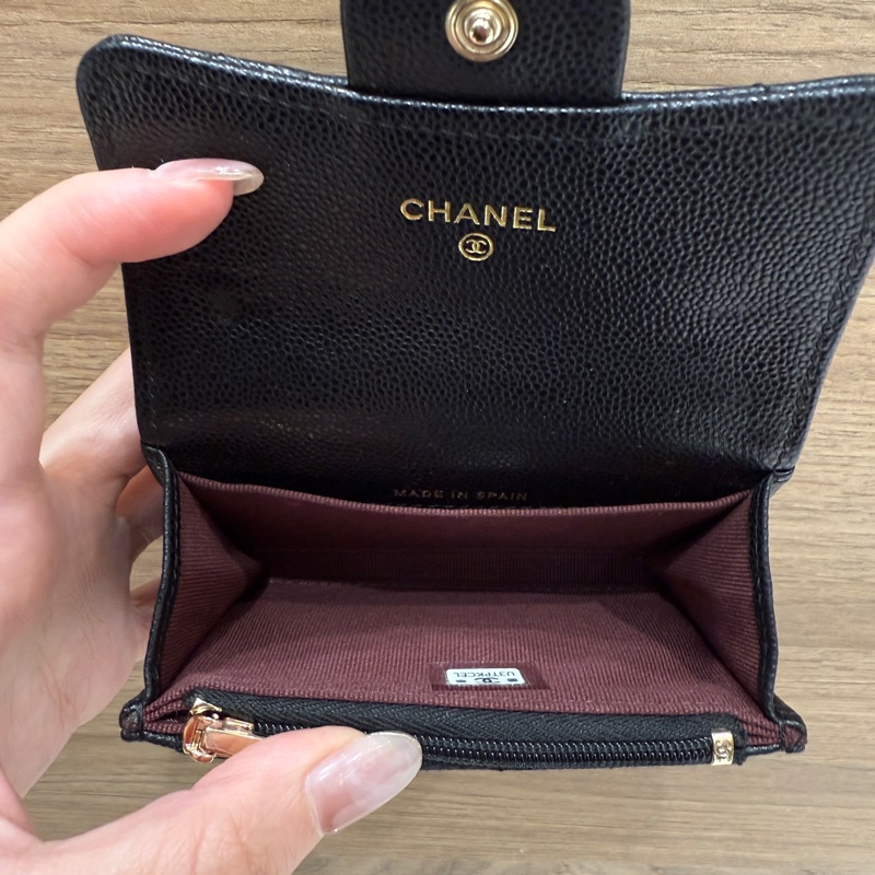Chanel黑荔枝牛皮菱格紋金釦下蓋零錢卡包-3
