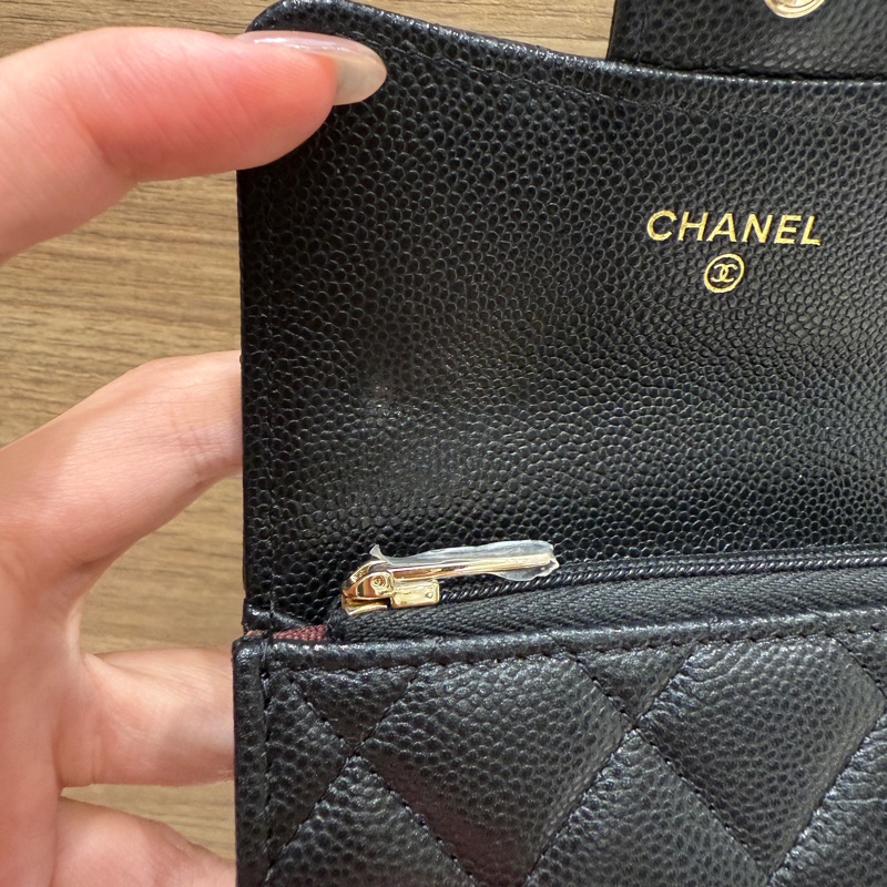 Chanel黑荔枝牛皮菱格紋金釦下蓋零錢卡包-6