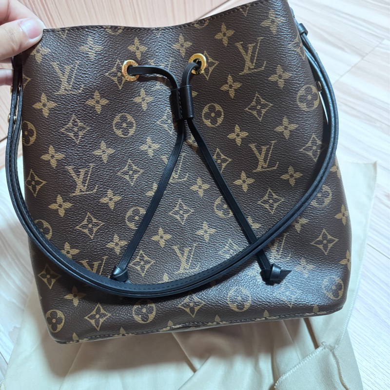 二手 LV NEONOE 水桶包 保證 M44020 黑色-1