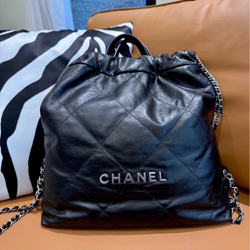 Chanel 22黑銀中號後背包-0