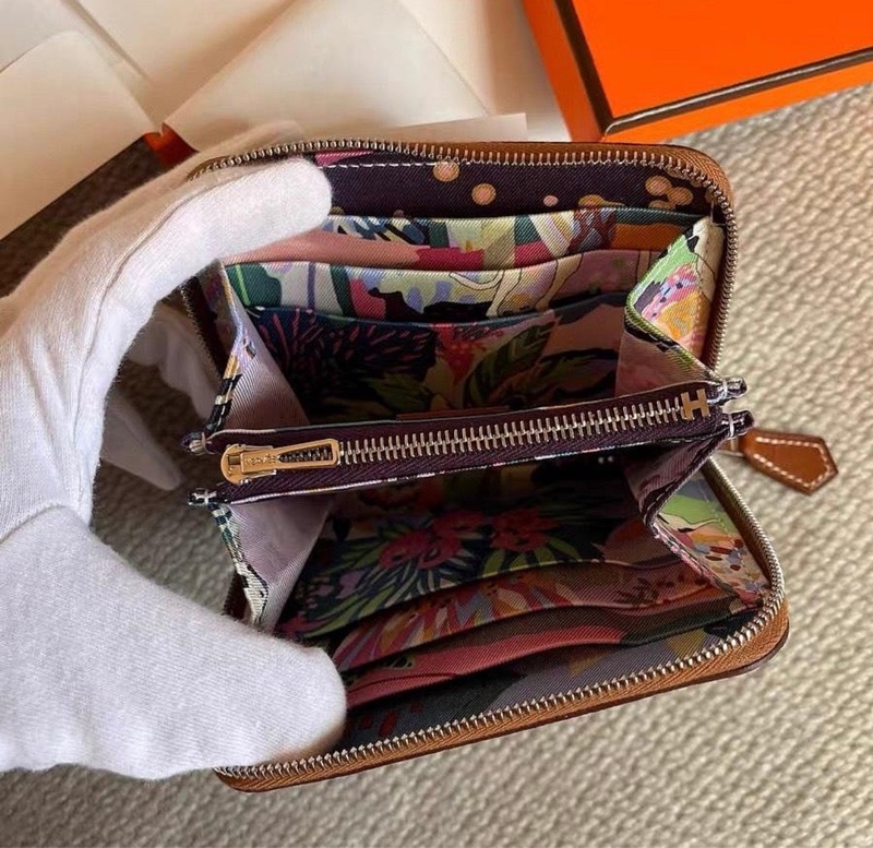 *SHIHNA名牌精品*HERMES 愛馬仕 Silk'In Compact 錢包(棕色)-1