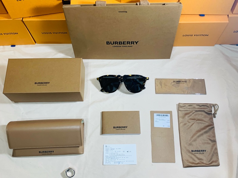 🎁全新盒裝新款Burberry 巴寶莉 斑駁質感太陽眼鏡 墨鏡-0