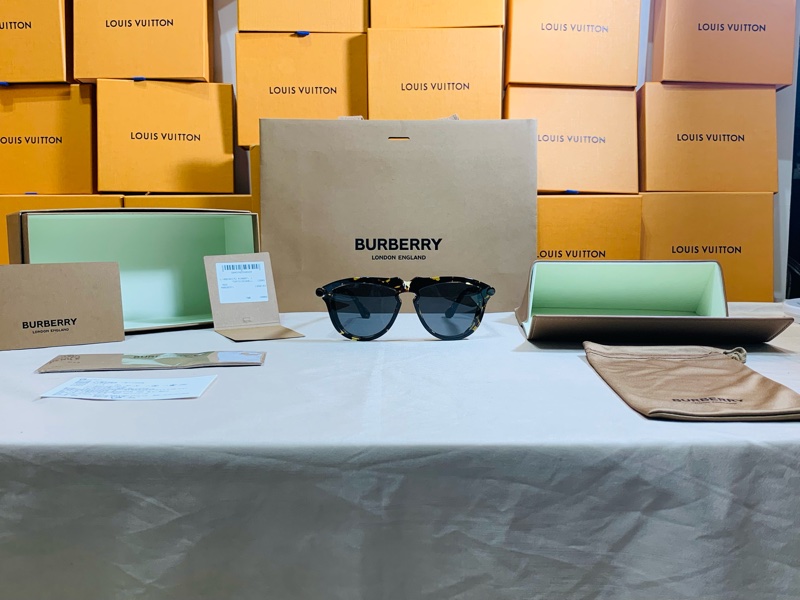 🎁全新盒裝新款Burberry 巴寶莉 斑駁質感太陽眼鏡 墨鏡-5