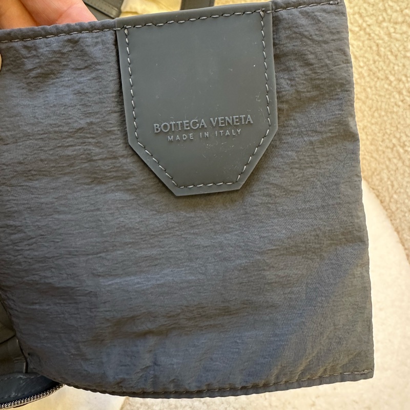 葆蝶家Bottega Veneta BV膠囊系列蠟皮胸包帶票-3