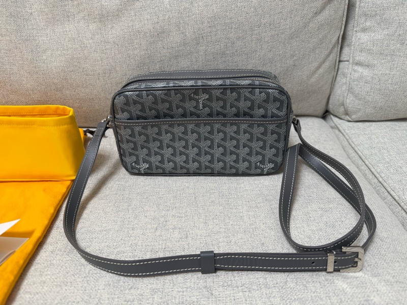 goyard camera bag cap vert-1