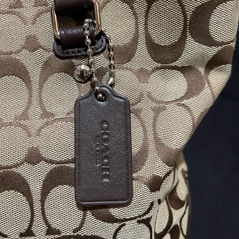 Coach經典logo銀釦棕26cm拉鍊托特包-3