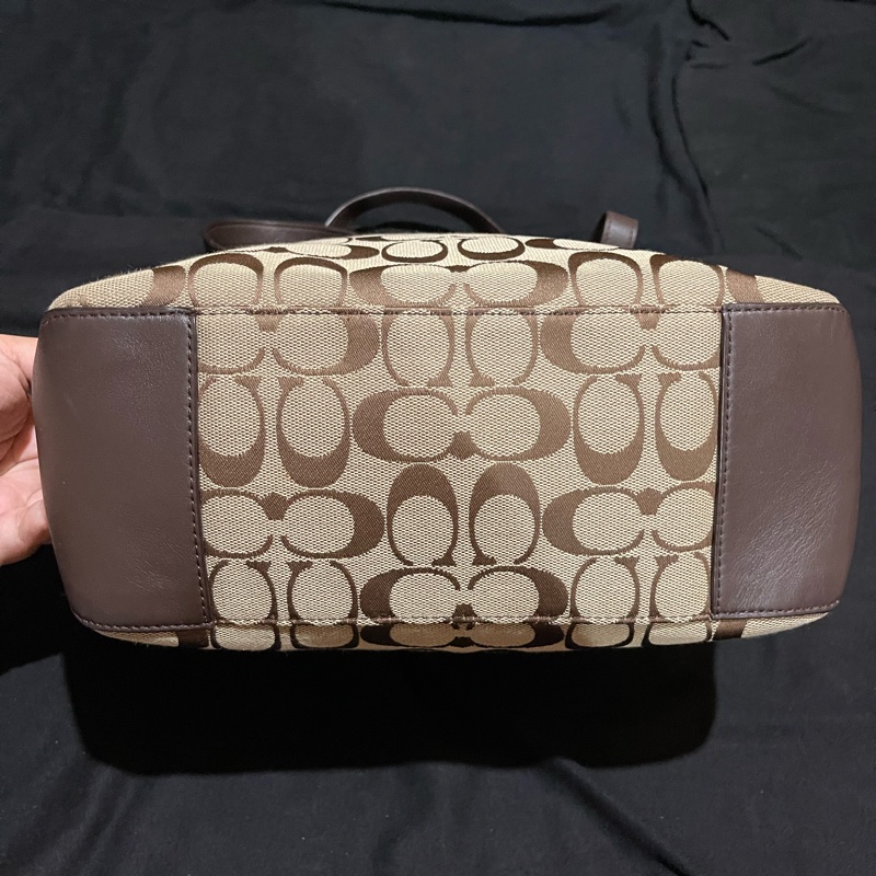 Coach經典logo銀釦棕26cm拉鍊托特包-7