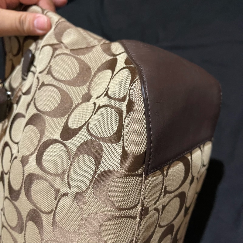 Coach經典logo銀釦棕26cm拉鍊托特包-9