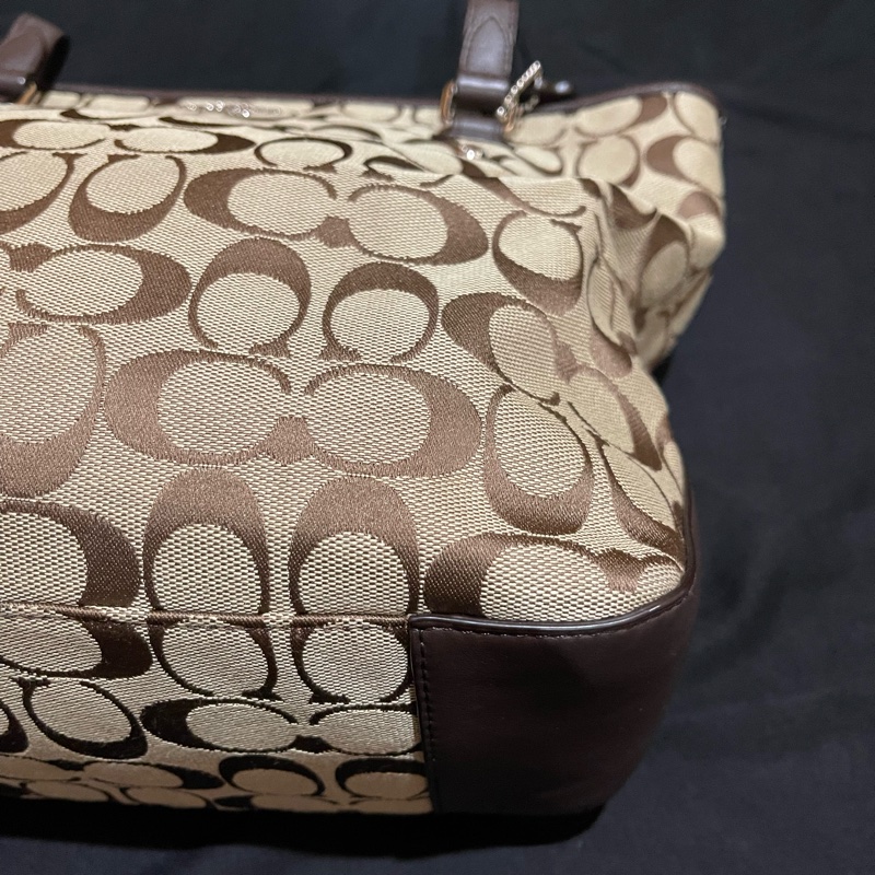 Coach經典logo銀釦棕26cm拉鍊托特包-11