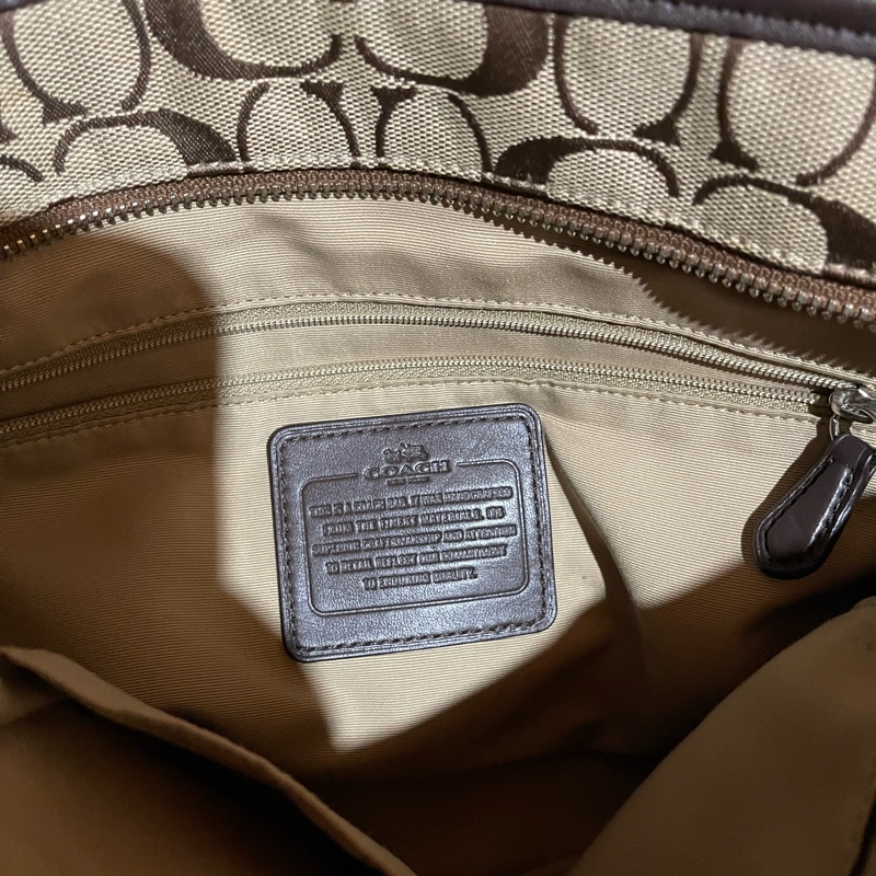 Coach經典logo銀釦棕26cm拉鍊托特包-12