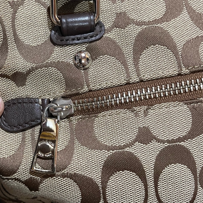 Coach經典logo銀釦棕26cm拉鍊托特包-18