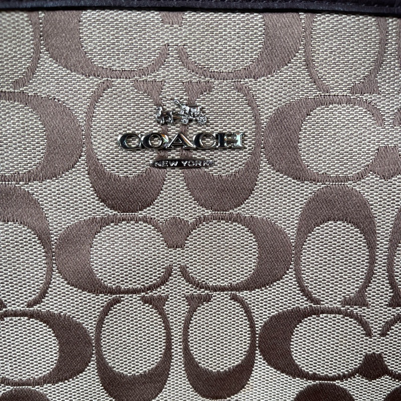 Coach經典logo銀釦棕26cm拉鍊托特包-22