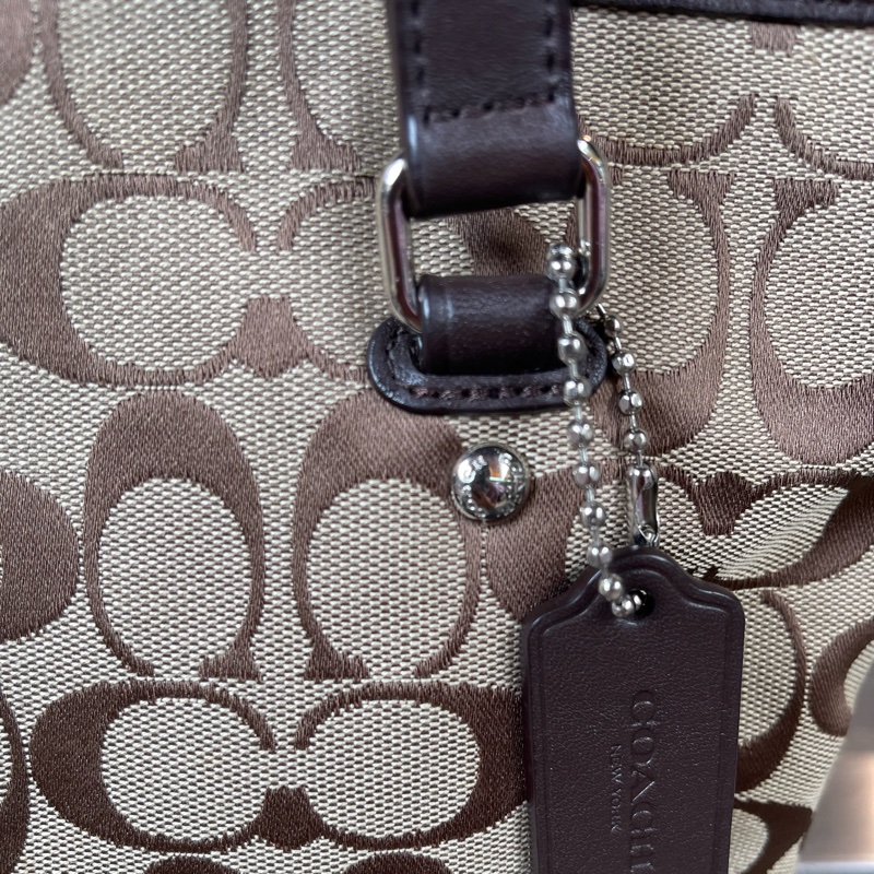 Coach經典logo銀釦棕26cm拉鍊托特包-24