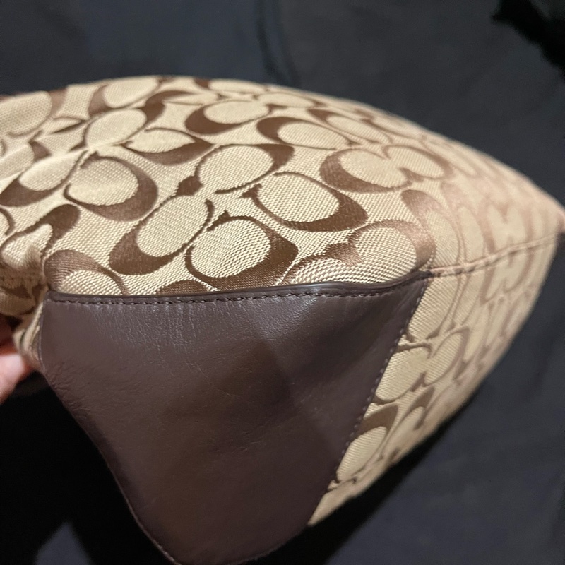 Coach經典logo銀釦棕26cm拉鍊托特包-26