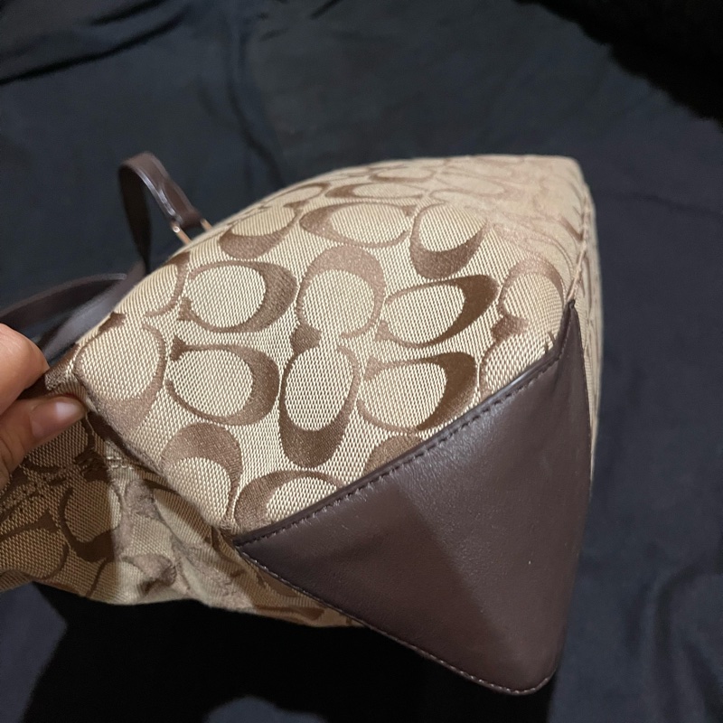 Coach經典logo銀釦棕26cm拉鍊托特包-28