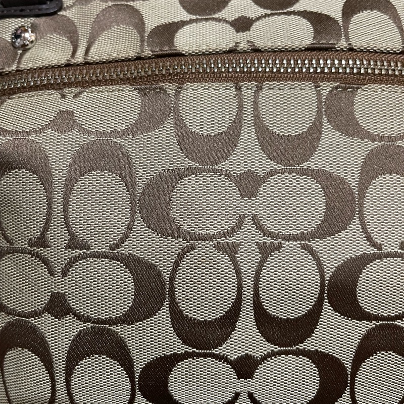 Coach經典logo銀釦棕26cm拉鍊托特包-38