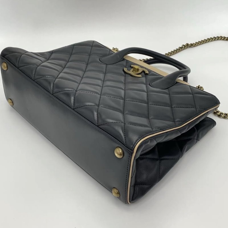✨CHANEL 黑金浮雕字母翻蓋手提托特包 35*23*13  98新配件塵袋-5