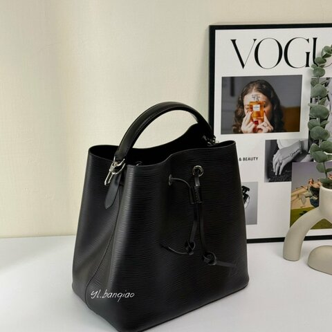 LV NEONOE 黑色EPI水波紋皮革水桶包 M54366