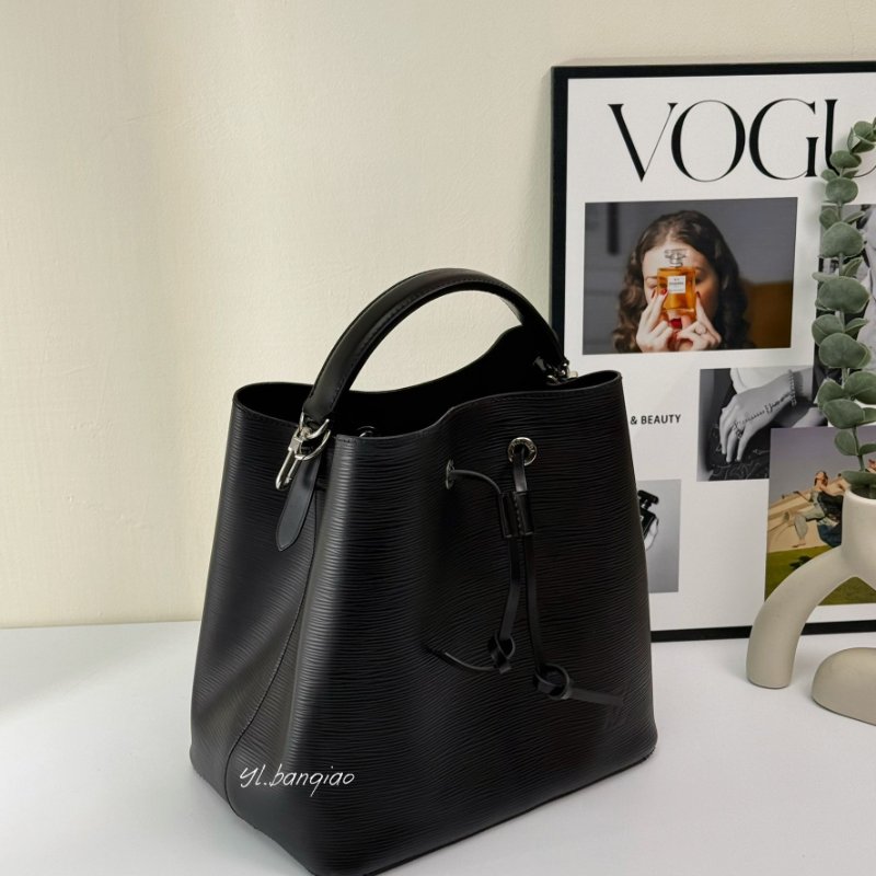 LV NEONOE 黑色EPI水波紋皮革水桶包 M54366-0