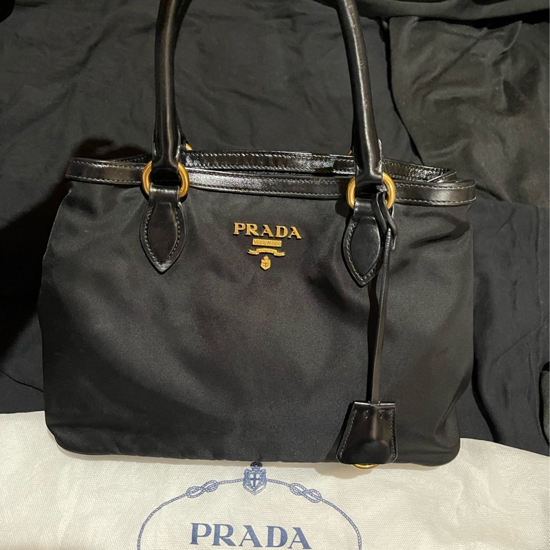 Prada經典尼龍手提包-0