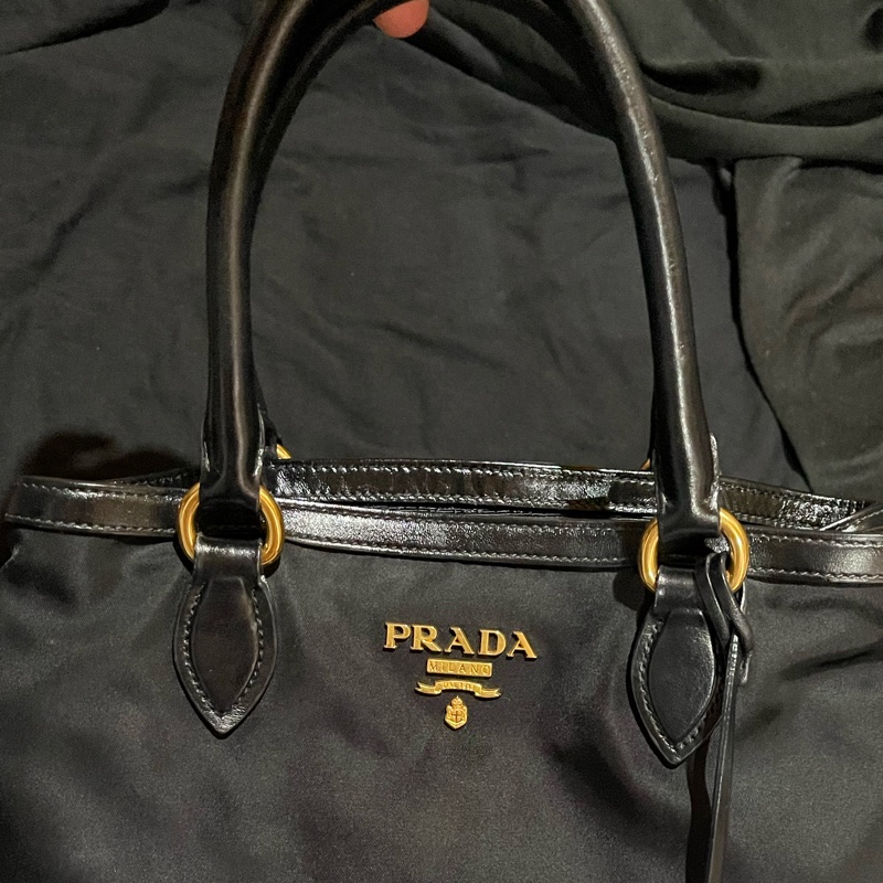 Prada經典尼龍手提包-17