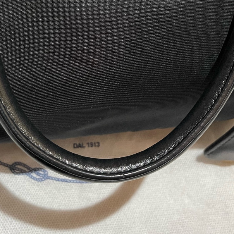 Prada經典尼龍手提包-29