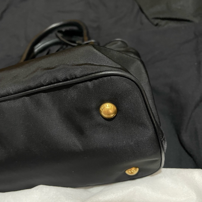 Prada經典尼龍手提包-37