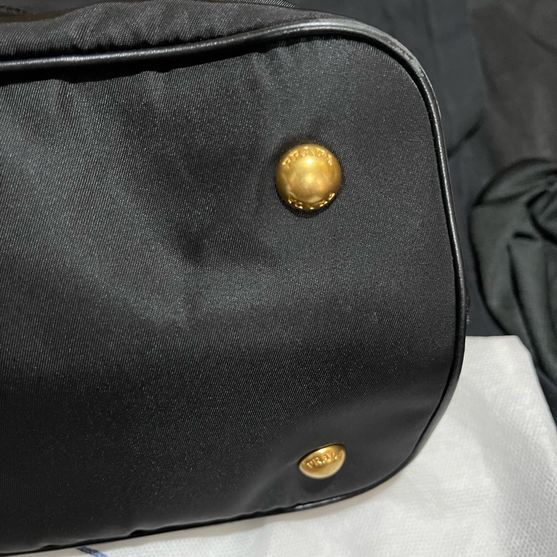 Prada經典尼龍手提包-39