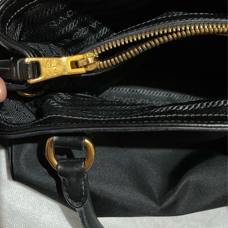 Prada經典尼龍手提包-44