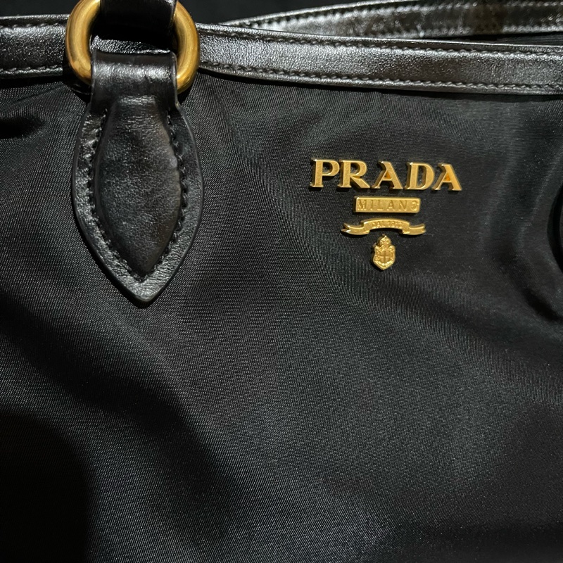 Prada經典尼龍手提包-47
