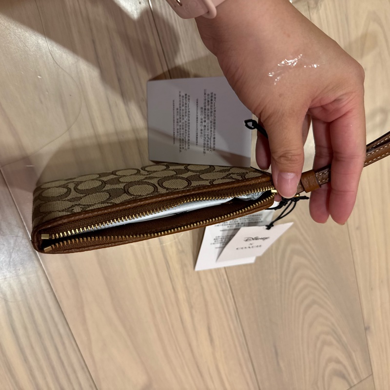 全新 COACH 電繡米奇手拿包 迪士尼聯名限量款 緹花織布 L型拉鍊 零錢包 CN033 (現貨)-9