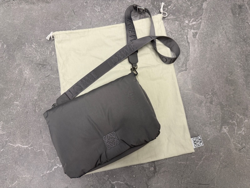 Loewe Goya Asphalt Nylon Puffer Bag Men 男裝 枕頭包 斜孭袋-0