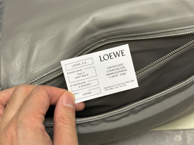 Loewe Goya Asphalt Nylon Puffer Bag Men 男裝 枕頭包 斜孭袋-4