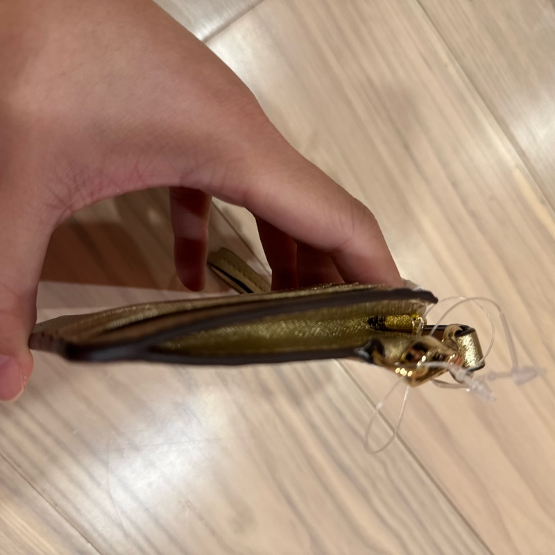 全新 MICHAEL KORS JET SET 防刮皮革鑰匙卡片零錢包.金 ★專櫃商品 ★可放證件或是悠遊卡 ★尺寸小巧、方便攜帶 ★都會簡約時尚款 【全新現貨 優惠中】-8