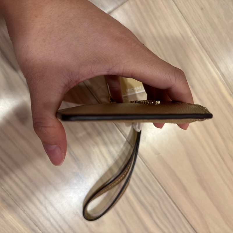 全新 MICHAEL KORS JET SET 防刮皮革鑰匙卡片零錢包.金 ★專櫃商品 ★可放證件或是悠遊卡 ★尺寸小巧、方便攜帶 ★都會簡約時尚款 【全新現貨 優惠中】-9