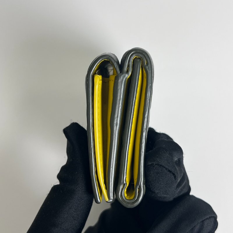 BV  黑拚黃小編織三折短夾-3