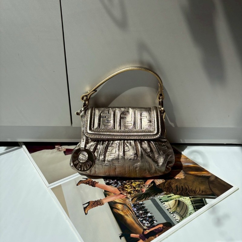 Fendi 金色皮革FF壓紋小號廚師包-0