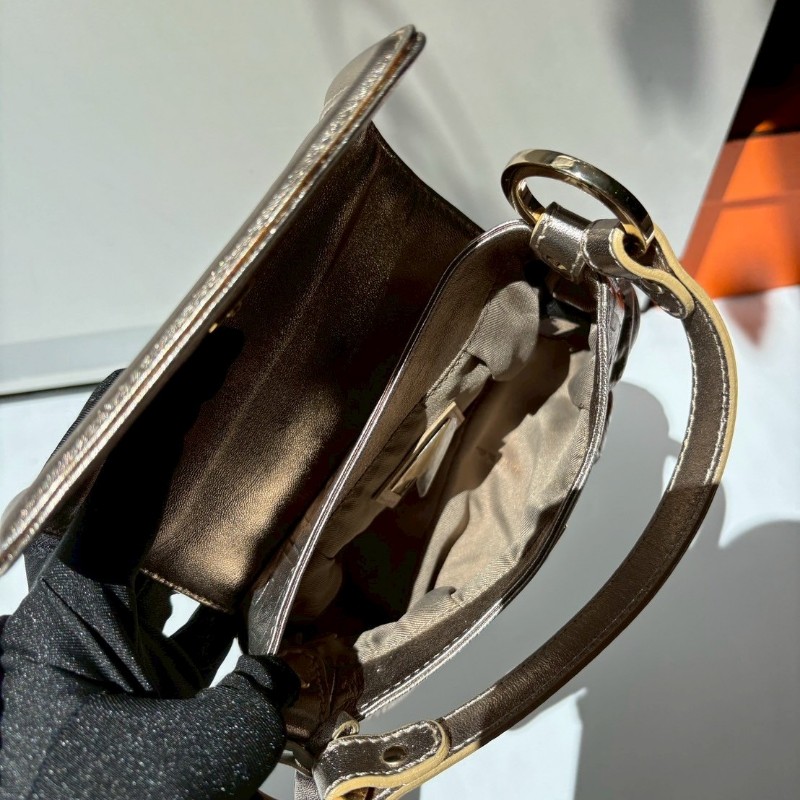 Fendi 金色皮革FF壓紋小號廚師包-17