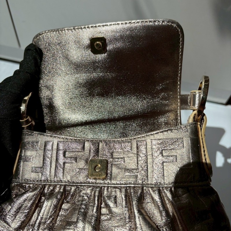 Fendi 金色皮革FF壓紋小號廚師包-19