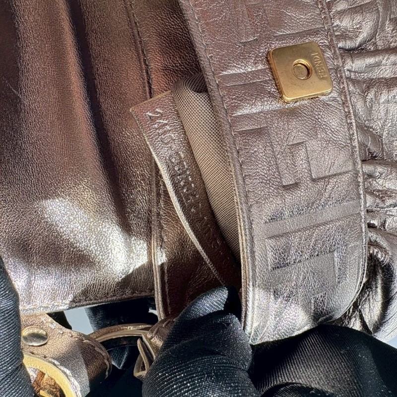 Fendi 金色皮革FF壓紋小號廚師包-20