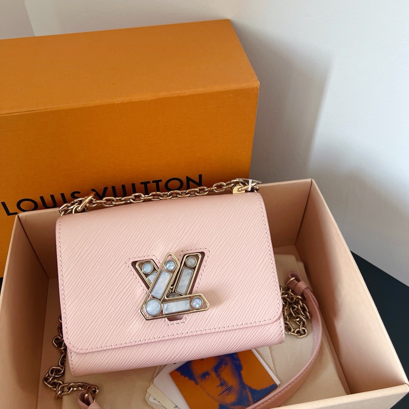 LV / 路易威登 Twist紐結包 粉色水波紋 限定月光石扣頭 雙肩帶 可單肩 可斜挎-5