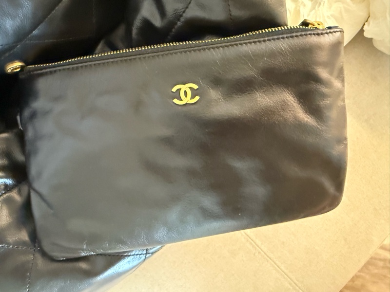 Chanel 22 bag 小型黑色白字-1