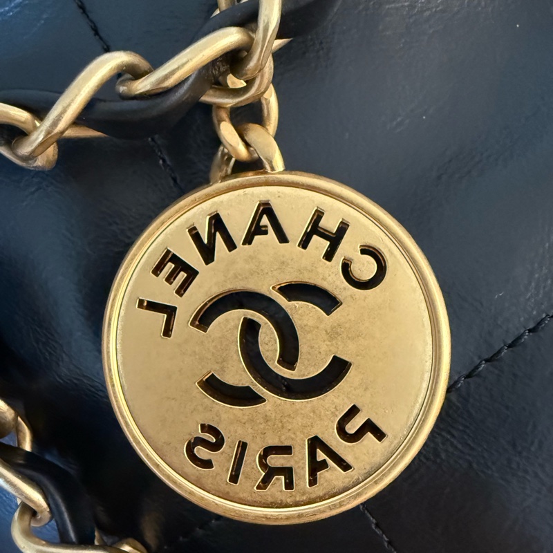 Chanel 22 bag 小型黑色白字-17
