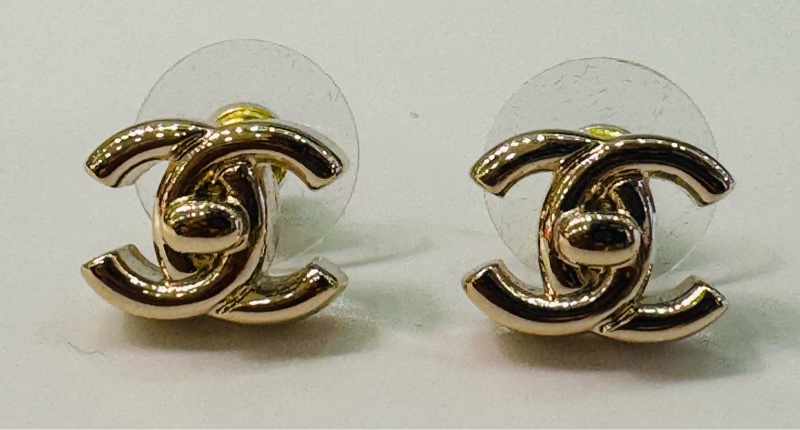 Chanel CC Logo 金色耳環-1
