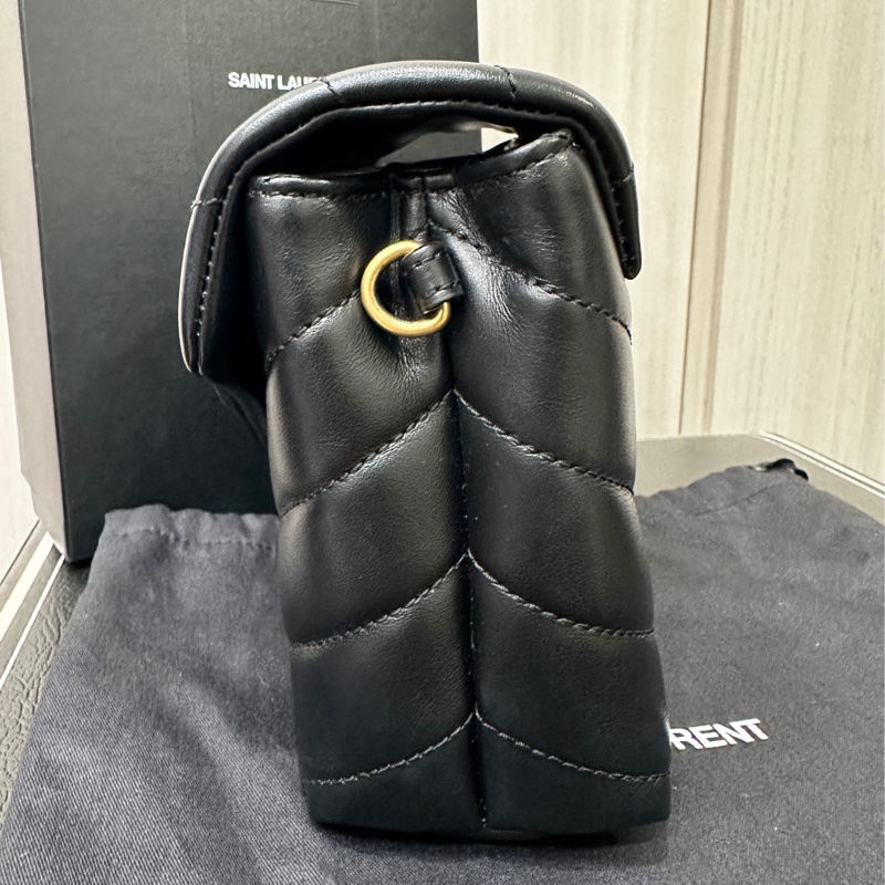 YSL LOULOU方胖子黑色金釦小型斜背包-3