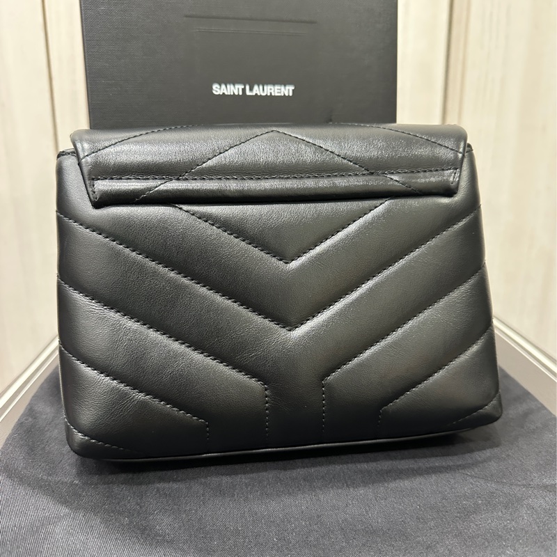YSL LOULOU方胖子黑色金釦小型斜背包-6